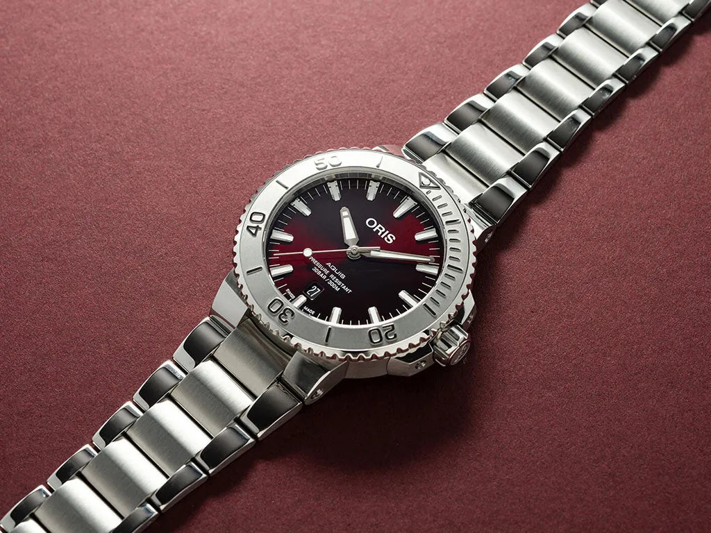 Aquis Date Relief Cherry - 41.5mm - Ref. 01 733 7766 4158-07 8 22 05PEB
